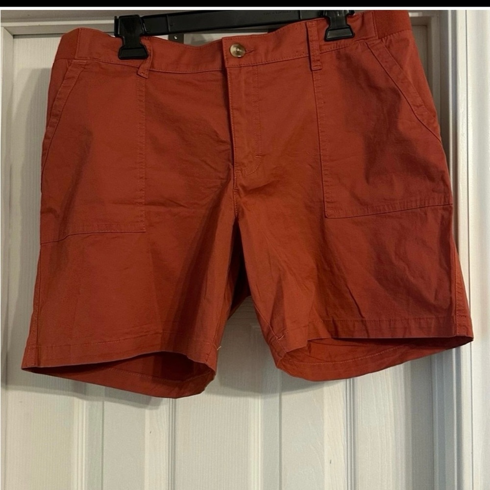 Lee Women's Flex-To-Go Bermuda Shorts are a size 16.